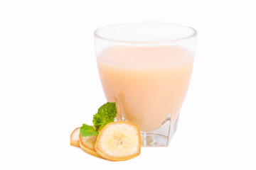 Banana juice in a glass with sliced bananas