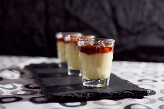 octopus cups with mashed potatoes with selective defocusing