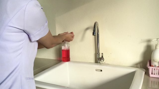 7-Step medical hand washing to protect against viruses and bacteria