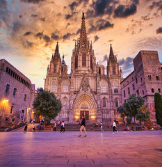 Obraz premium Panorama katedry w Barcelonie podczas pandemii koronawirusa. Barcelona, Katalonia, Hiszpania