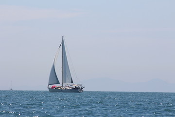 Fototapeta na wymiar sailing on the sea