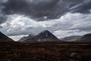 Fototapeta premium Buachaille Etive Mòr Mountain before a storm