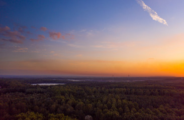 Abendhimmel mit Wald Aerial
