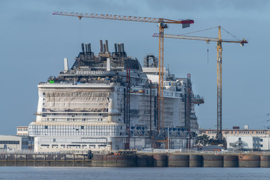 Janvier 2020 - France - Loire Atlantique - Construction d'un paquebot  au port de Saint Nazaire