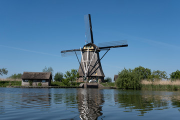Naklejka premium Netherlands rural lanscape with windmills at famous tourist site Kinderdijk in Holland