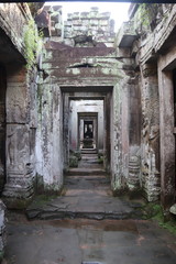 Fototapeta na wymiar Porte d'un temple à Angkor, Cambodge