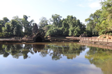 Fototapeta na wymiar Temple Neak Pean à Angkor, Cambodge 