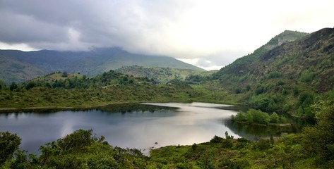 Etang de Lers paysage lac de montagne eau