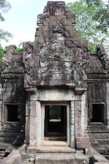 Porte d'un temple à Angkor, Cambodge	