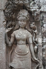 Fototapeta na wymiar Femme souriante du temple Bayon à Angkor, Cambodge