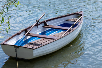 Fototapeta na wymiar Ruderboot auf dem Main