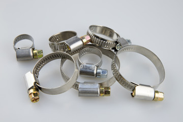 Worm and pipe clamps for construction, different sizes.