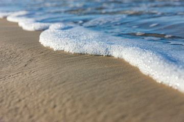 Wasserkante am Sandstrand