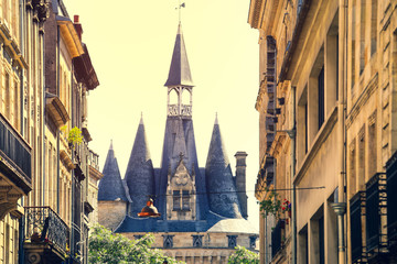 Obraz premium Street view of old city in bordeaux, France, typical buildings from the region, part of unesco world heritage