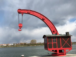 crane red heavy load hook harbor