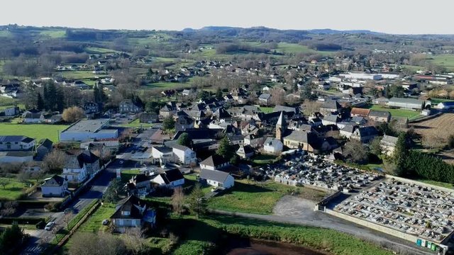 Varetz (Corr&egrave;ze, France) - Vue a&eacute;rienne du village