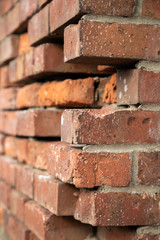 Obraz premium Broken corner on a brick wall