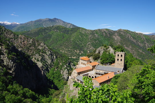 Abbaye monast&egrave;re et &eacute;glise en montagne de saint martin du Canigou dans les Pyr&eacute;n&eacute;es orientales en France