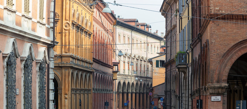 Bologna, Palazzi di vaio stile a via Galliera
