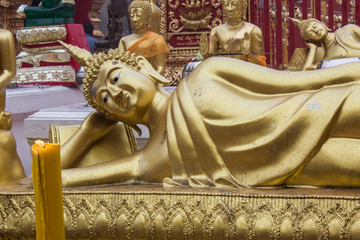 Buda tumbado del templo Doi Suthep