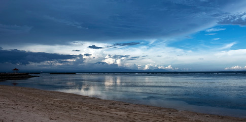 Fototapeta premium Bali island sunset on the ocean