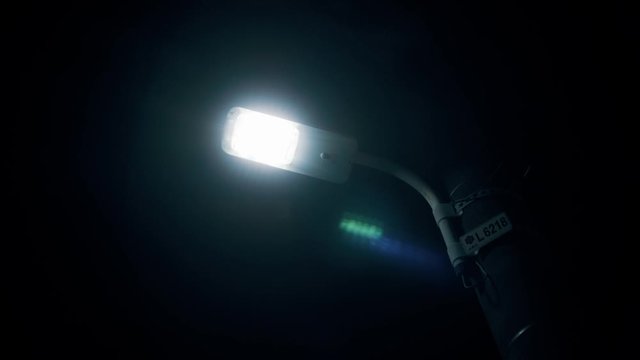 夜の街灯