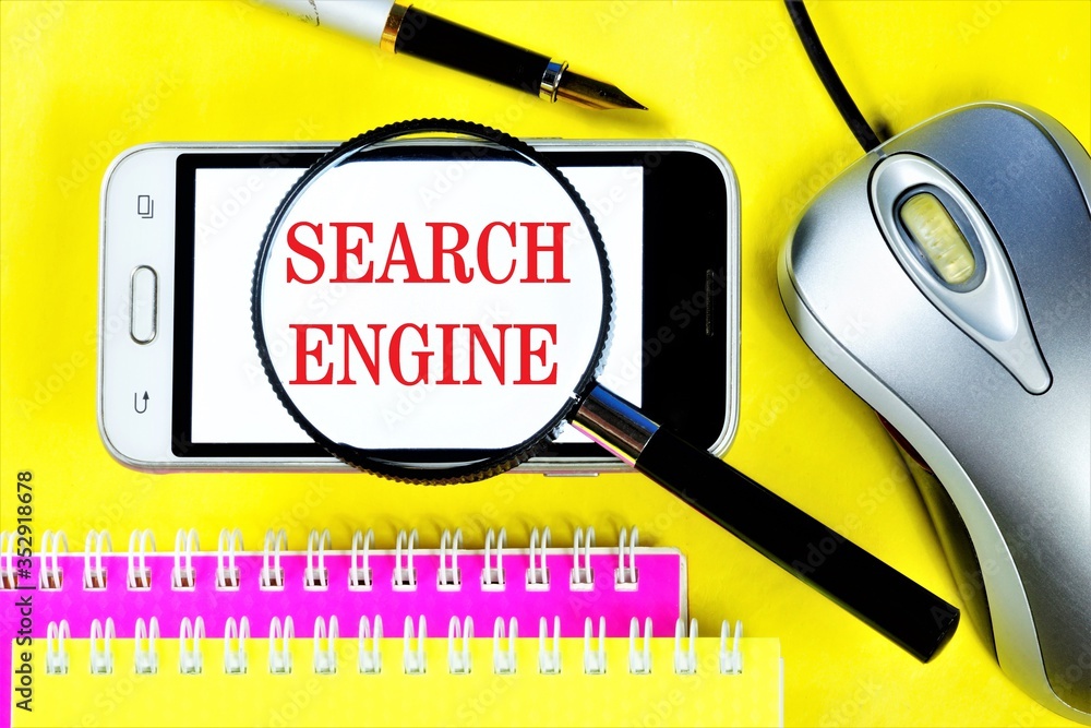 Fototapete search engine - a text message on the smartphone screen. a set of computer programs that allows the 