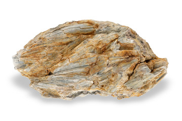 MIneral (roca) distena o cianita sobre fondo blanco