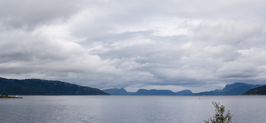 Obraz premium View of the landscape of a wide fjord in Norway on an autumn day