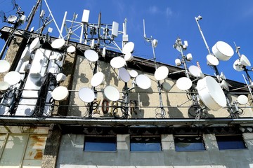 Grupo de antenas de telecomunicaciones