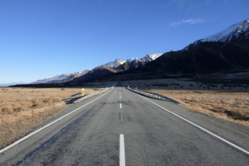 Naklejka premium On the 55 km long South Island state highway in New Zealand known as Mount Cook Road
