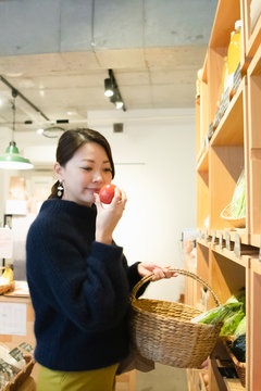 Woman shopping organic vegetable at vegetable store