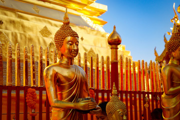 Obraz premium A beautiful view of Wat Doi Suthep buddhist temple at Chiang Mai, Thailand.