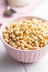 Puffed wheat covered with honey in bowl.