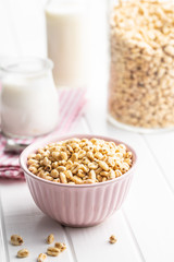 Puffed wheat covered with honey in bowl.