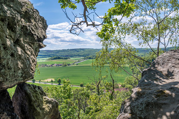 Blick von der Teufelsmauer zwischen Timmenrode und Blankenburg als beliebtes Ziel von Wanderern - obrazy, fototapety, plakaty