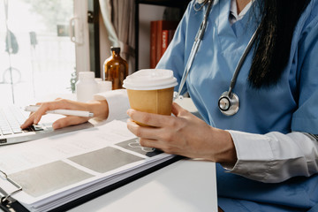 General Medical Services (GMS) and general practitioners (GPs or family physicians). Successful diagrams. Smart doctors make report notes (COVID-19).