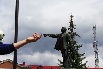 Naklejka premium construction worker on the roof