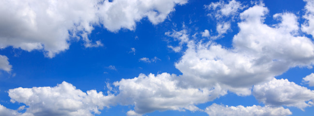 Obraz na płótnie Canvas Blue sky background wiht white clouds closeup.