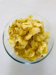 Transparent bowl with chips
