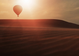 Fototapeta na wymiar Desert hot air balloon