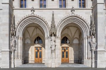 Fototapeta na wymiar Soutside entrance of Hungarian Parliament in Budapest