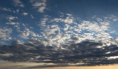 Fototapeta premium Abendhimmel mit Wolken 