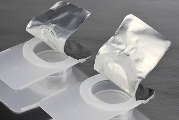 Individual container ps for corrective vision eye contacts