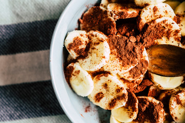 Bananes au chocolat en poudre pour un gouter sain