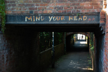 Naklejka premium Mind your head sign on underground