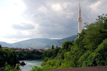 Obraz premium mosque and old bridge of Mostar in Bosnia Herzegovina