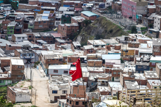 Banderas rojas por hambre en Bogota Covid 19