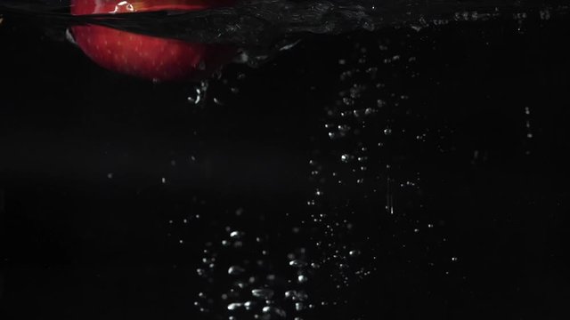 Red Apples Fall Into The Water With Splashes And Bubbles And Swim 180fps