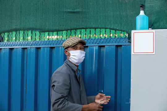 African worker - Powered by Adobe